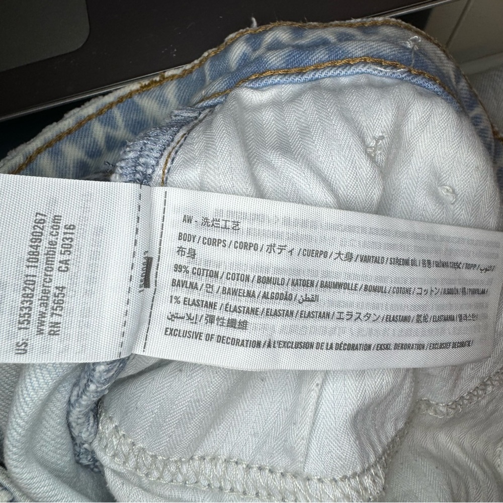 Abercrombie & Fitch The Mom High Rise Light Wash Denim Jean Size 6 - Picture 15 of 16